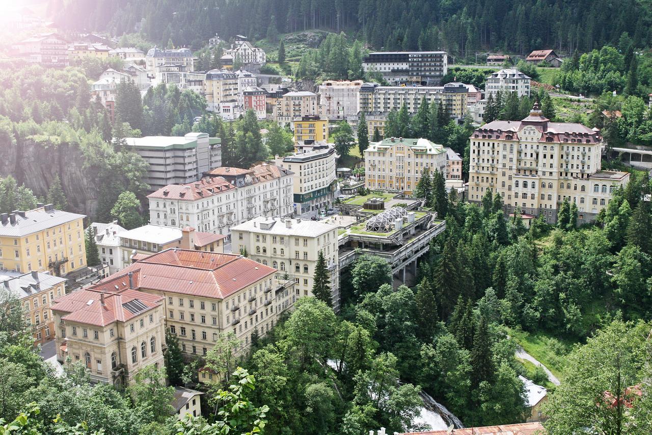 Gruener Baum Hotel Bad Gastein Bagian luar foto
